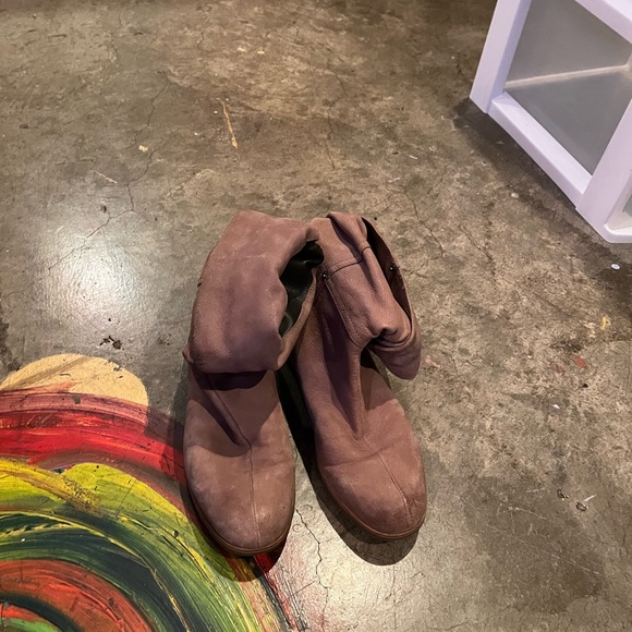 Brown leather Prada boots - Picture 2 of 9